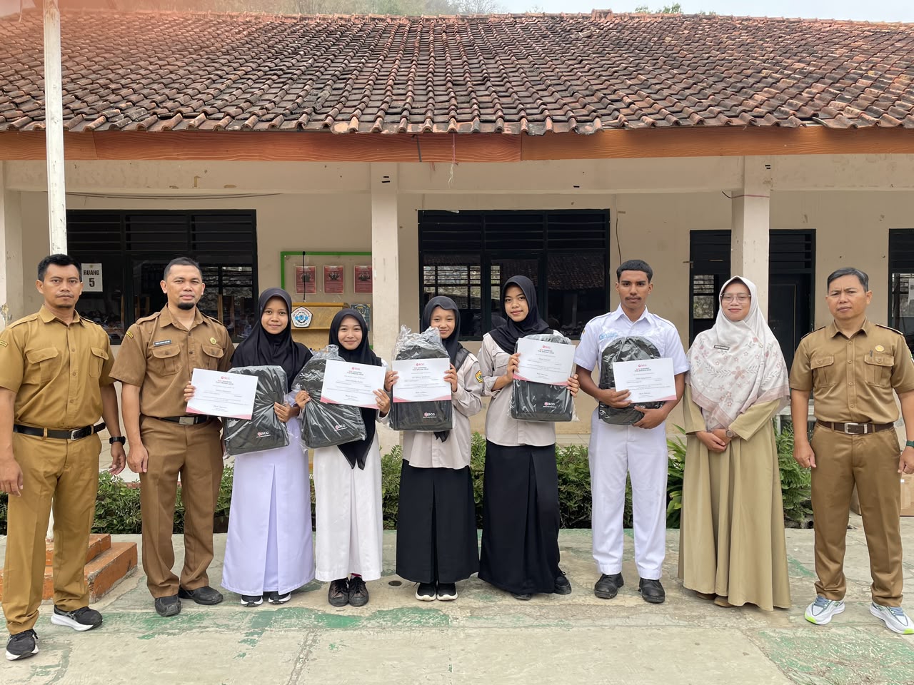 7 Siswa SMKN 1 Gunungguruh Terpilih sebagai Penerima Beasiswa SCG Sharing the Dream 2026